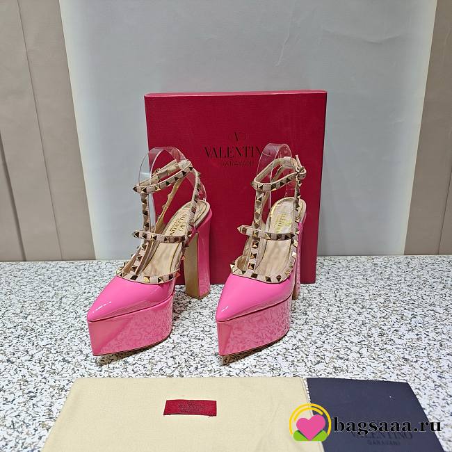 Bagsaaa Valentino Garavani Rockstud patent leather platform pumps in pink - 1