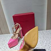 Bagsaaa Valentino Garavani Rockstud patent leather platform pumps in pink - 6