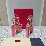 Bagsaaa Valentino Garavani Rockstud patent leather platform pumps in pink - 4