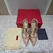 	 Bagsaaa Valentino Garavani Rockstud patent leather platform pumps in nude - 6