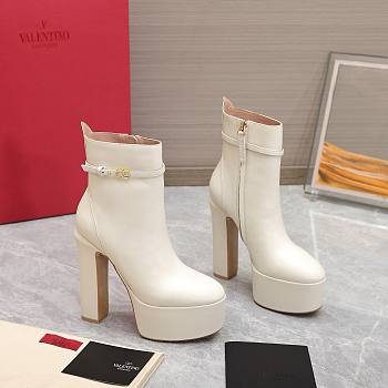 	 Bagsaaa Valentino Vlogo White Boots