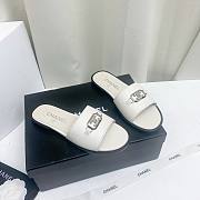 	 Bagsaaa Chanel White Leather Slides - 6