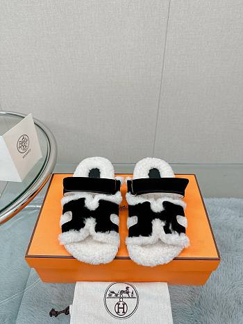Bagsaaa Hermes Shearling Sandals Black & White