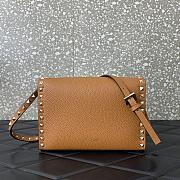 	 Bagsaaa Valentino Garavani Small Rockstud Leather Shoulder Brown Bag - 22.5*15.5*6cm - 5