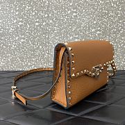 	 Bagsaaa Valentino Garavani Small Rockstud Leather Shoulder Brown Bag - 22.5*15.5*6cm - 2