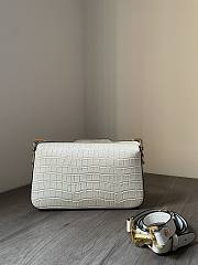 	 Bagsaaa Fendi Baguette in white crocodile leather 27*6*15cm - 4