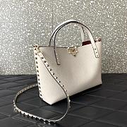 Bagsaaa Valentino Garavani Rockstud-embellishment tote bag white - 28*20*8cm - 2