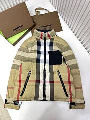 Bagsaaa Burberry Down Jacket With Classic Pattern - 4