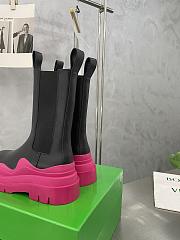 Bagsaaa Bottega Veneta Tire Leather Chelsea Boots Black and Pink - 5
