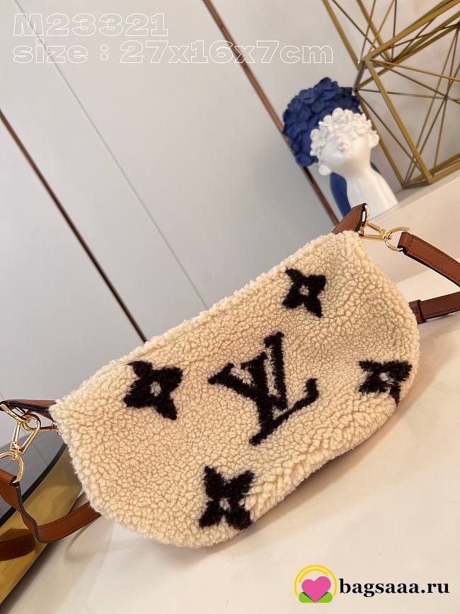 Bagsaaa Louis Vuitton Ski Shearling Over The Moon Bag M23321 - 1