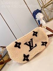 Bagsaaa Louis Vuitton Ski Shearling Over The Moon Bag M23321 - 1