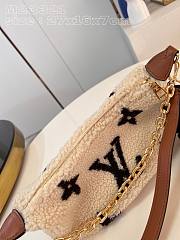 Bagsaaa Louis Vuitton Ski Shearling Over The Moon Bag M23321 - 2