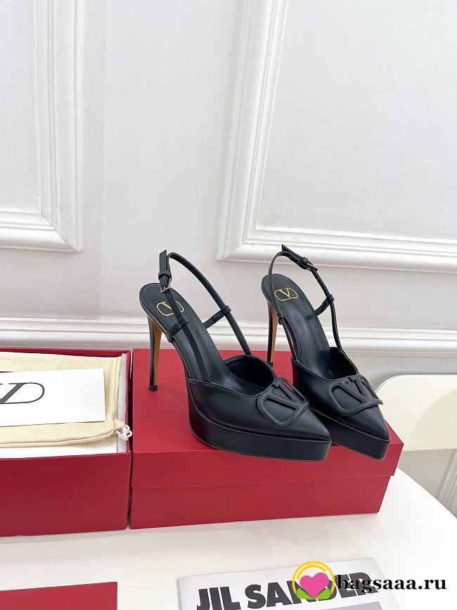 Bagsaaa Valentino Garavani logo-plaque slingback pumps in black - 1