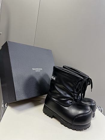 Bagsaaa Balenciaga Alaska Low Boot in black shiny super soft calfskin