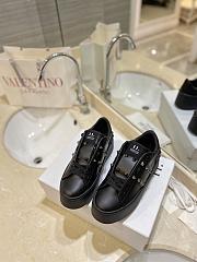	 Bagsaaa Valentino Garavani Rockstud Untitled leather flatform sneakers in black - 6