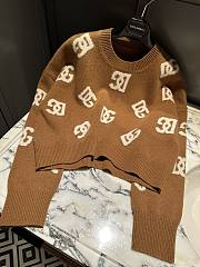 Bagsaaa Dolce&GabbanaCaramel Crew Neck Sweater With Logo - 1