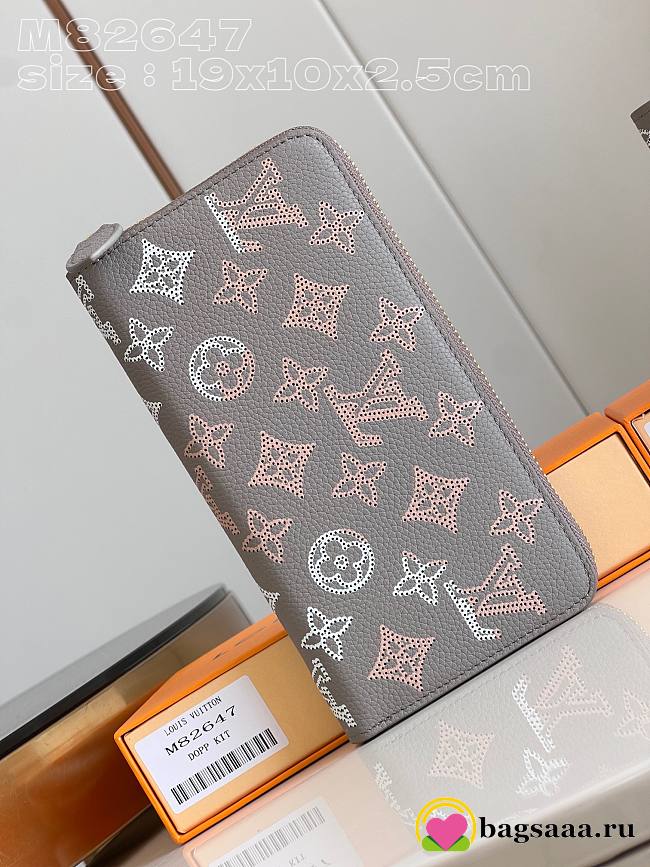 Bagsaaa Louis Vuitton Zippy Wallet Mahina Flight Mode In Grey - 19*10*2.5cm - 1