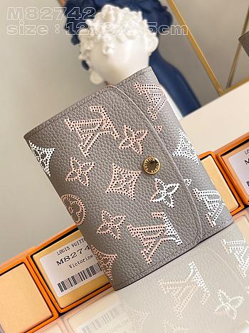 Bagsaaa Louis Vuitton Victorine Wallet Mahina In Grey - 12*9.5*1.5cm