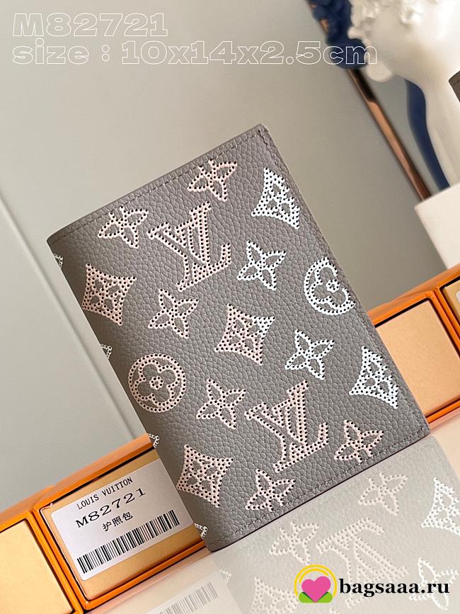 Bagsaaa Louis Vuitton Passport Cover Mahina Flight Mode In Grey - 1