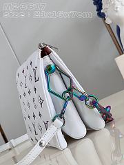 Bagsaaa Louis Vuitton Coussin PM Ski H32 White - 26 x 20 x 12 cm - 4