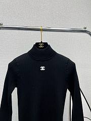 	 Bagsaaa Chanel Ribbed-knit mockneck sweater in black - 2