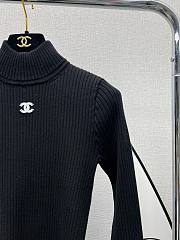 	 Bagsaaa Chanel Ribbed-knit mockneck sweater in black - 3