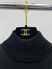	 Bagsaaa Chanel Ribbed-knit mockneck sweater in black - 5