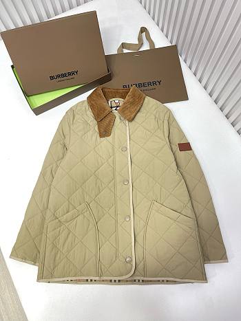 Bagsaaa BURBERRY Quilted jacket in beige
