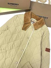 Bagsaaa BURBERRY Quilted jacket in beige - 2