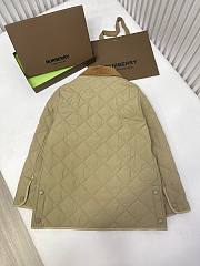 Bagsaaa BURBERRY Quilted jacket in beige - 5