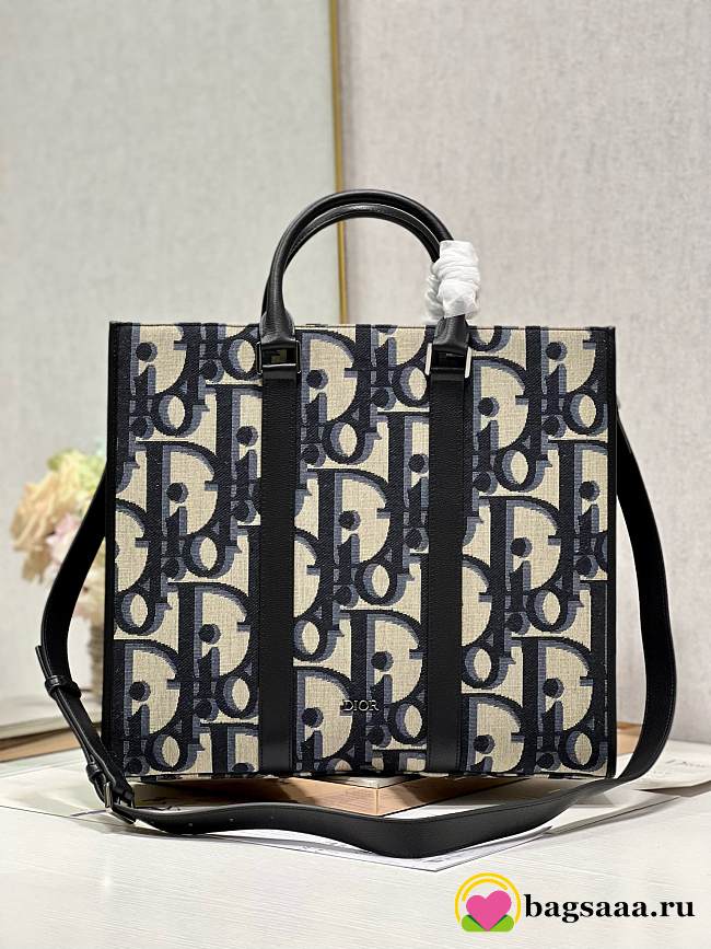 Bagsaaa Dior East - West Tote Bag Beige and Black Maxi Dior Oblique Jacquard - 1
