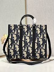 Bagsaaa Dior East - West Tote Bag Beige and Black Maxi Dior Oblique Jacquard - 1