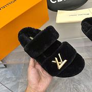 Bagsaaa Louis Vuitton Black shearling Comfort Flat Mule - 2