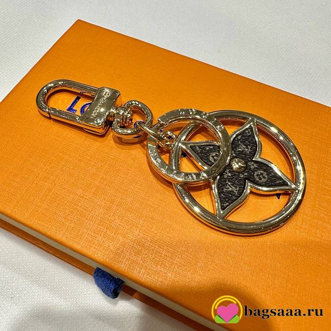 Bagsaaa Louis Vuitton Monogram Puzzle Flower Bag Charm and Key holder - 1
