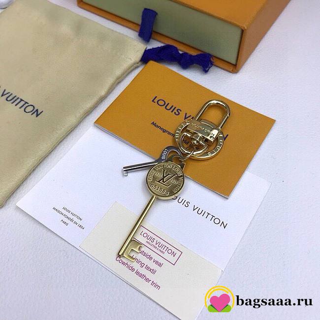 Bagsaaa Louis Vuitton Circle Key Chain and Bag Charm - 1