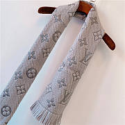 Bagsaaa Louis Vuitton Monogram scarf in grey 170cm x 30cm - 1
