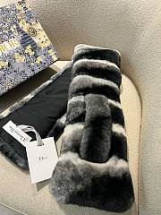 Bagsaaa Dior Chinchilla Scarf With A Slit In Horizontal Style - 5