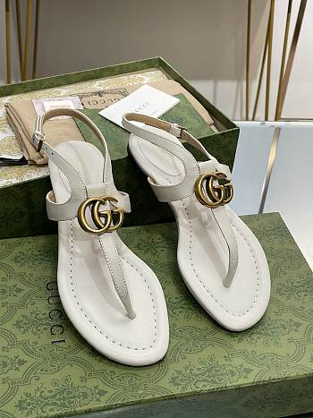 	 Bagsaaa Gucci Double G leather thong sandals white