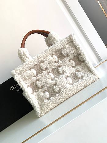 	 Bagsaaa Celine Small Cabas Thais in white Shearling  - 25.5x18.5x12cm