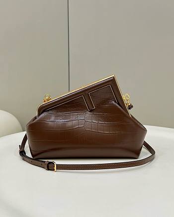 	 Bagsaaa Fendi First Small crocodile leather bag in brown - 26x18x9.5cm
