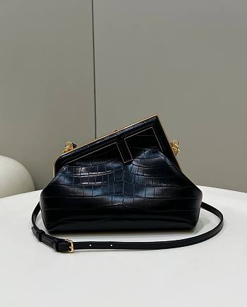 	 Bagsaaa Fendi First Small crocodile leather bag in black - 26x18x9.5cm