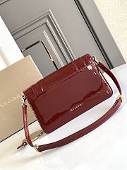	 Bagsaaa Bvlgari Serpenti Forever East-West small shoulder bag in red Shiny Brushed calf leather - 4