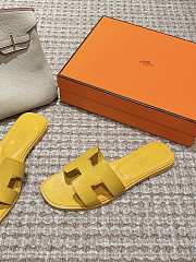 	 Bagsaaa Hermes Oran Sandals Box calfskin In Yellow - 2