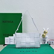 	 Bagsaaa Bottega Veneta white nappa leather Cassette shoulder bag - 22.5*13.5*4.5cm - 1