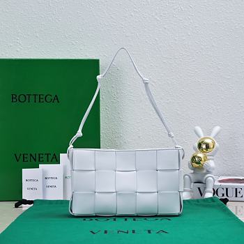 	 Bagsaaa Bottega Veneta white nappa leather Cassette shoulder bag - 22.5*13.5*4.5cm