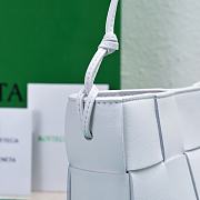 	 Bagsaaa Bottega Veneta white nappa leather Cassette shoulder bag - 22.5*13.5*4.5cm - 6