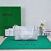 	 Bagsaaa Bottega Veneta white nappa leather Cassette shoulder bag - 22.5*13.5*4.5cm - 3
