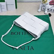 	 Bagsaaa Bottega Veneta white nappa leather Cassette shoulder bag - 22.5*13.5*4.5cm - 2