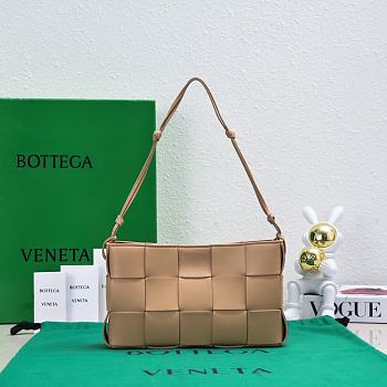 	 Bagsaaa Bottega Veneta beige nappa leather Cassette shoulder bag - 22.5*13.5*4.5cm