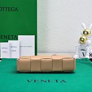 	 Bagsaaa Bottega Veneta beige nappa leather Cassette shoulder bag - 22.5*13.5*4.5cm - 5